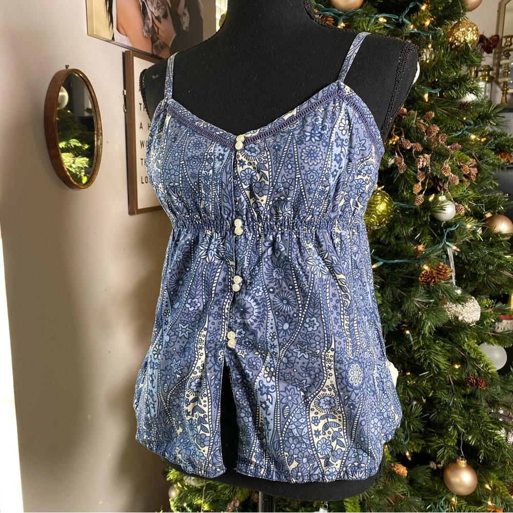 Gap vintage size 6 blue floral paisley button front top